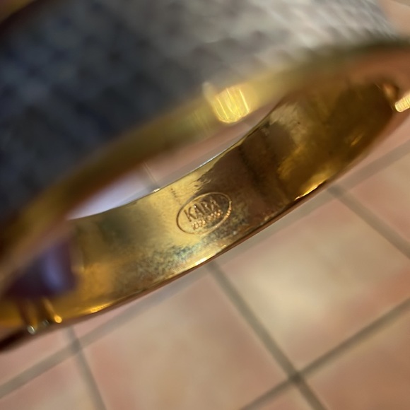 Kara Ross gorgeous grey lizard with gold metal hematite cabachon - Picture 3 of 4